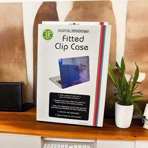 Digital Gadgets Fitted Clip Case - METALLIC BLUE